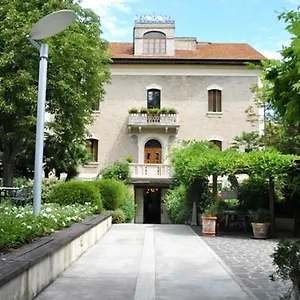 Deco Hotel